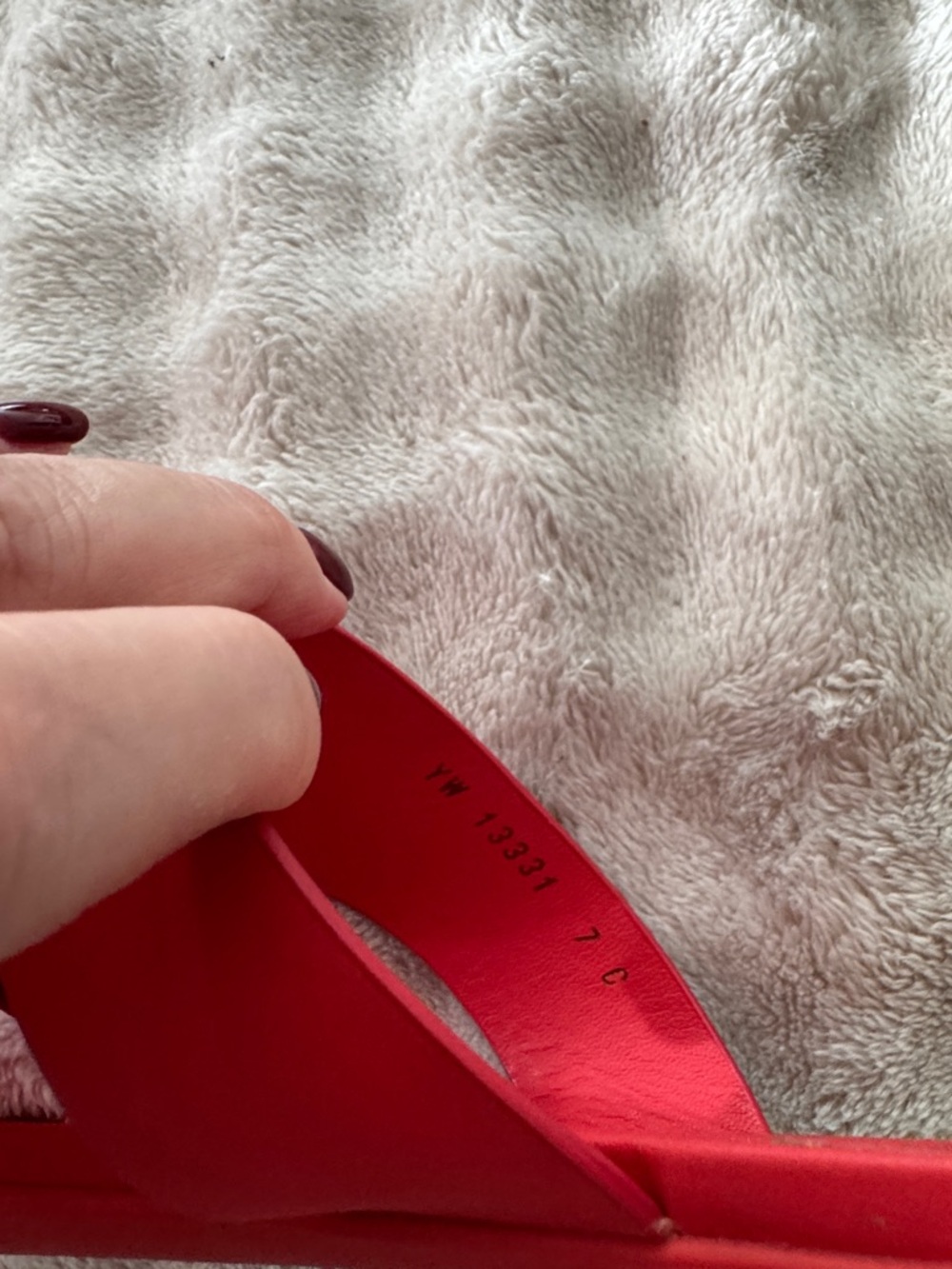 Salvatore Ferragamo Red Leather Thong Sandals with Gold Logo - Picture 5 of 5